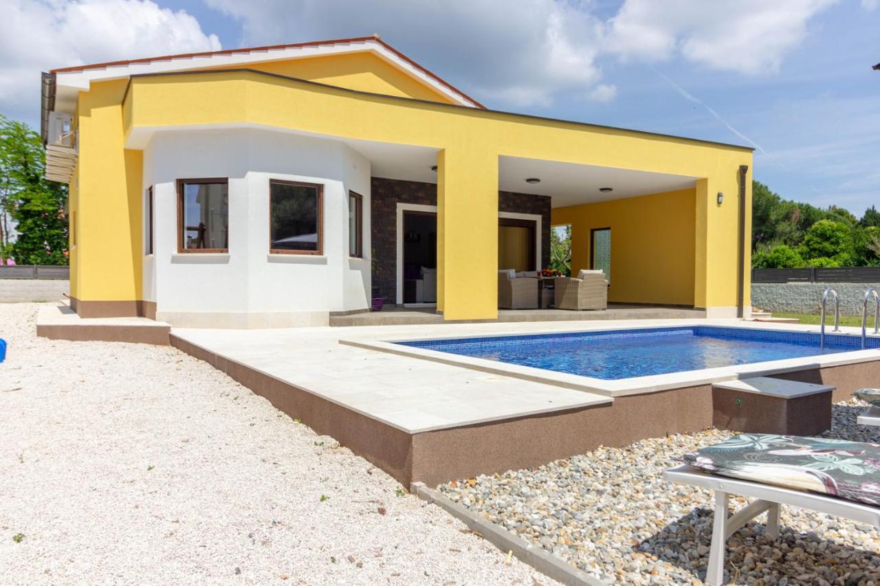 Modern Villa Eve In Medulin With Pool Near The Beach Exterior photo